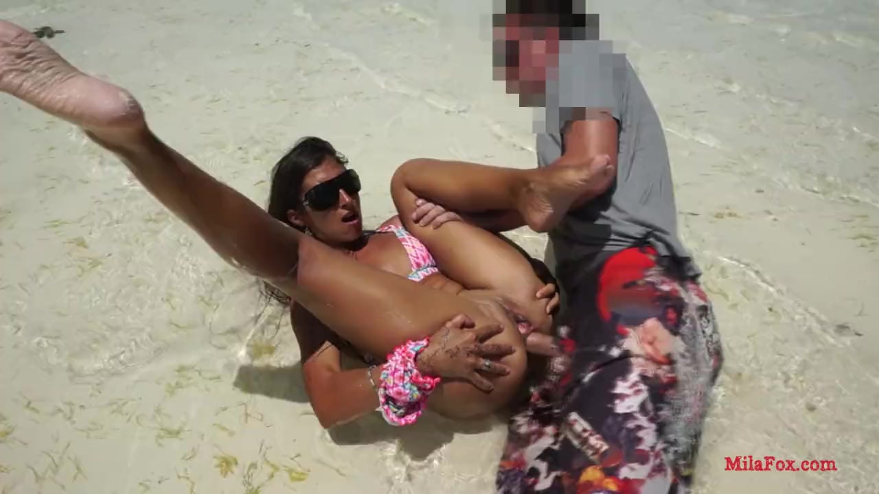 Задал хорошенького жару очку знойной арабской красавицы с пляжа