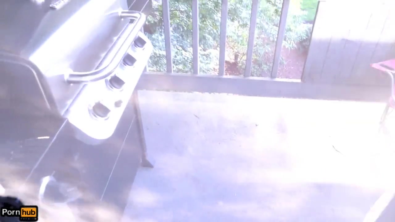 После минета бойфренду очкастая латина присядет вагиной на его хер