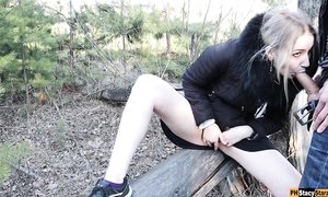 Природа осеннего леса напомнила блондинке про её секс раком с приятелем бойфренда